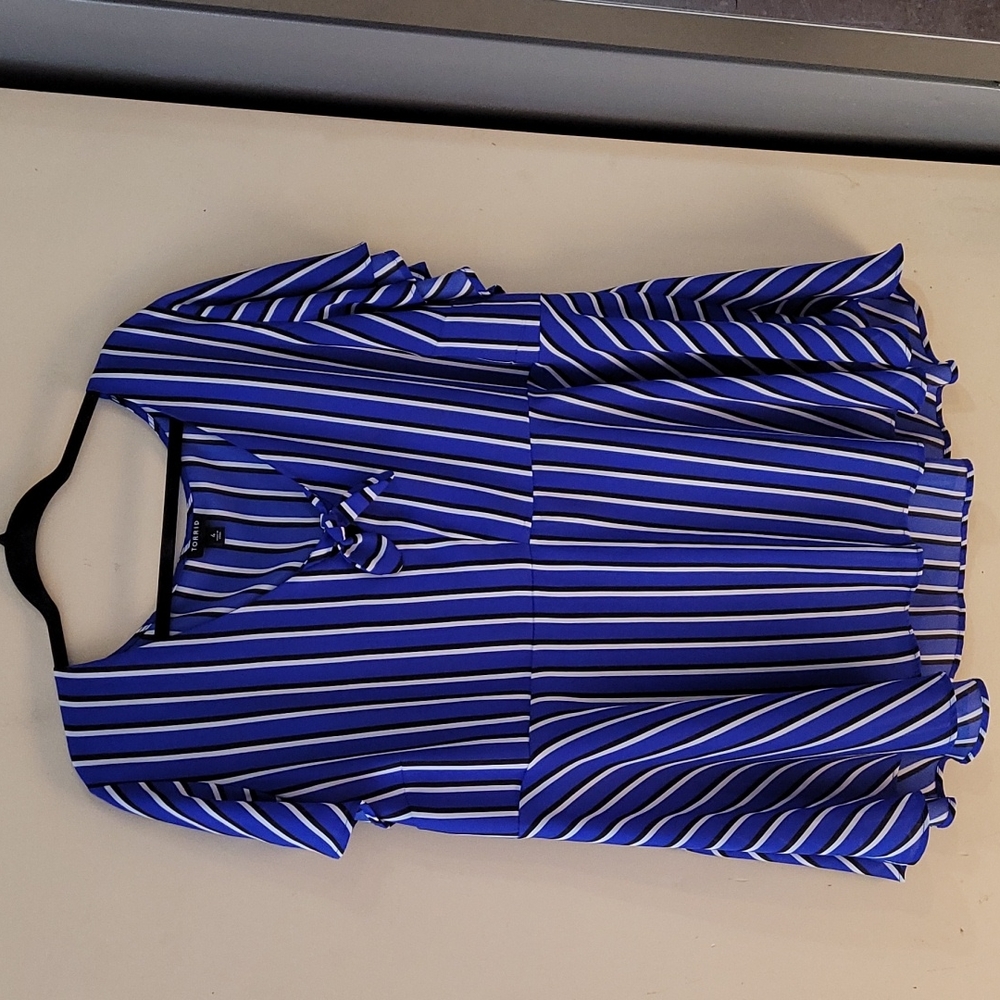 Cute Torrid top size 4 perfect condition